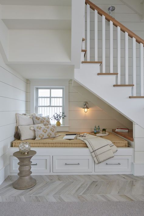 Window Under Stairs, Understairs Seating, Tangga Aesthetic, Bed Under Stairs, Cottage Stairs, Under Stairs Nook, Stair Nook, Delaware Beaches, Staircase Storage