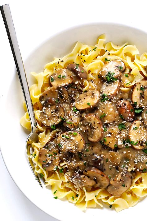 This vegetarian Mushroom Strogranoff recipe is easy to make in about 30 minutes, and it's so savory and delicious. Serve it over egg noodles, traditional pasta, or whatever sounds good to you! | Gimme Some Oven #stroganoff #vegetarian #mushrooms #dinnerrecipes Mushroom Stroganoff Recipe, Tartiflette Recipe, Mushroom Stroganoff, Stroganoff Recipe, Healthy Smoothie, Mushroom Recipes, Meatless Meals, Ayurveda, Vegetarian Dishes