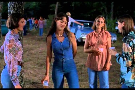 Dazed And Confused Movie, Outfits 70s, 70s Inspired Fashion, 70s Outfits, Dazed And Confused, Movie Fashion, Denim Outfit, 70s Fashion, Night Outfits