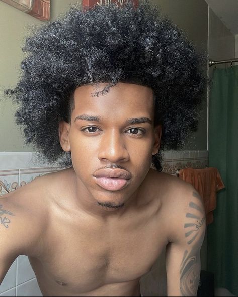 Curly Hair Black Men, Afro Hair Boy, Black Men Afro, Afro Taper, Fade Haircut Curly Hair, Tapered Afro, Afro Hairstyles Men, Afro Fade, Natural Hair Men