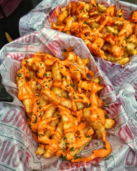 priya on Instagram: “Peri Peri Fries or Paneer Tikka Fries❣️😍 . Which is your favourite 😋 . From: Toniq . Follow @streets_to_savories for more updates. .…” Peri Peri Fries, Loaded Fries, Peri Peri, Paneer Tikka, Food Wishes, Food Stickers, Food Yummy, Paneer, Bead Charms