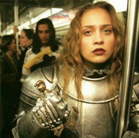 And then, Fiona Apple got dressed up in armor, put makeup on, rode the subway, and posed for a picture. Yes. All yes to this. Joan Of Arc Costume, Joe Mcnally, Fiona Apple, Female Armor, Female Knight, Red Sonja, Joan Of Arc, Suit Of Armor, Mode Inspiration