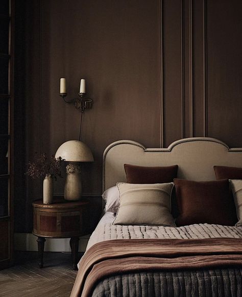 Classic Bedroom Decor, Farmhouse Vibes, Moody Bedroom, Moody Interiors, Brown Bedroom, Classic Bedroom, Luxe Interiors, Minimalist Chic, Beds For Sale