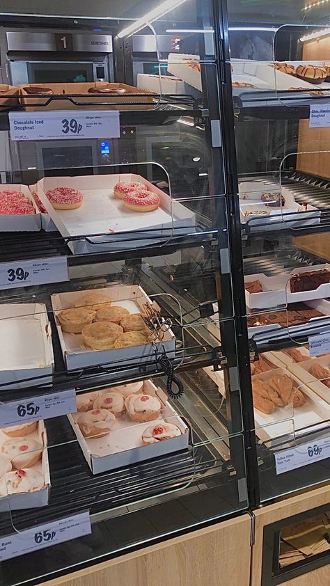 Lidl Bakery, Doughnuts Aesthetic, Aesthetic Nostalgia, Nostalgia Core, Food Cravings, Cinnamon Rolls, Fall Autumn, Donuts, Baking