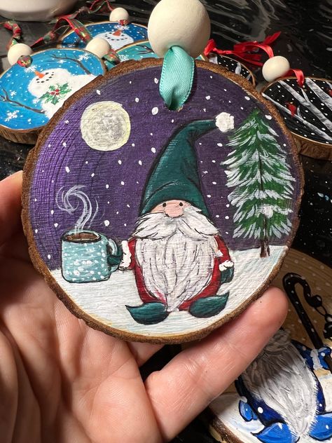 Christmas Decorations Painting, Christmas Wood Slices, Wood Discs Crafts, Christmas Gift Wrapping Diy, Christmas Pebble Art, Gnome Paint, Christmas Craft Show, Christmas Paintings On Canvas, Creative Christmas Trees