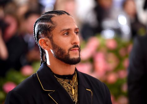 NFL Invites Colin Kaepernick For Private Workout - Essence 49ers Quarterback, Ava Duvernay, Derek Carr, Betsy Ross, Football Hall Of Fame, Colin Kaepernick, Nfl Games, Free Agent, Nfl Players