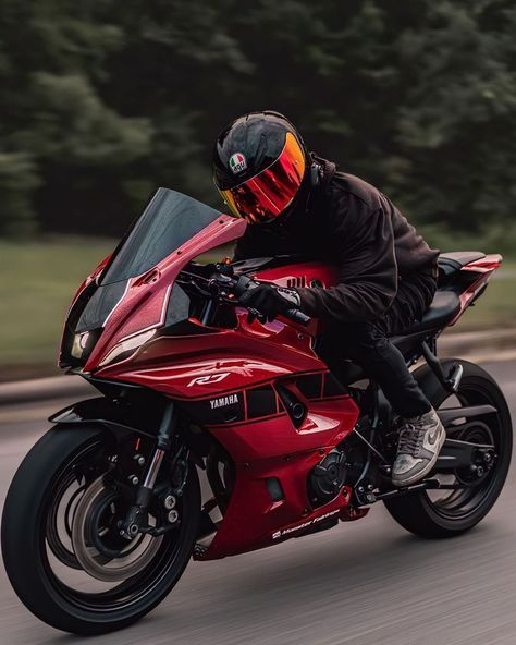 Sports Bike Aesthetic, Luxurious Bikes, Bike Aesthetic Wallpaper, Sport Bike Rider, R15 V3, Wallpaper Backgrounds Aesthetic, Best Motorbike, Biker Photography, Image Moto