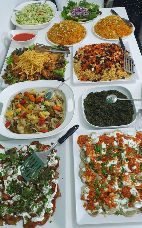 Afghan Food Table, Iftar Party Ideas, Afghani Food, Afghanistan Food, Afghan Food, Afghan Food Recipes, Food Set Up, Catering Food Displays, Iftar Party