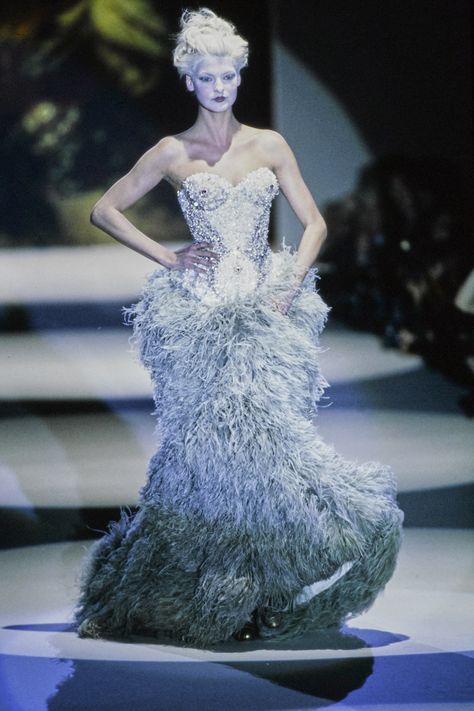 Vivien Westwood, Vivienne Westwood Designs, Hellfire Gala, Vivian Westwood, Vivienne Westwood Fashion, Vivienne Westwood Dress, Andreas Kronthaler, Couture Ideas, Runway Fashion Couture