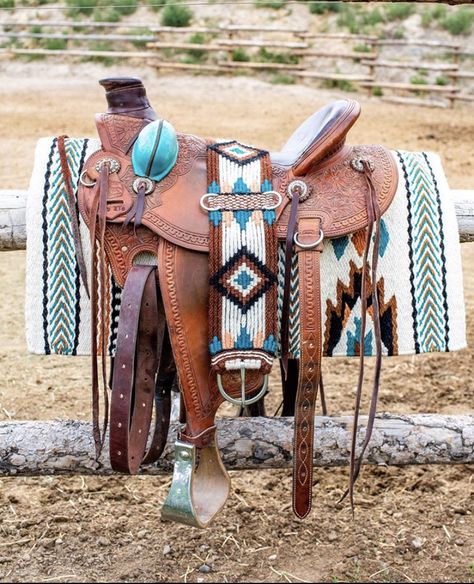 Western Tack Aesthetic, Horse Equipment Western, Cute Saddle Pads, Cute Horse Tack Western, Western Horse Tack Sets Barrel Racing, Beautiful Horse Tack, Aesthetic Horse Tack, Western Saddle Aesthetic, Teal Horse Tack Western