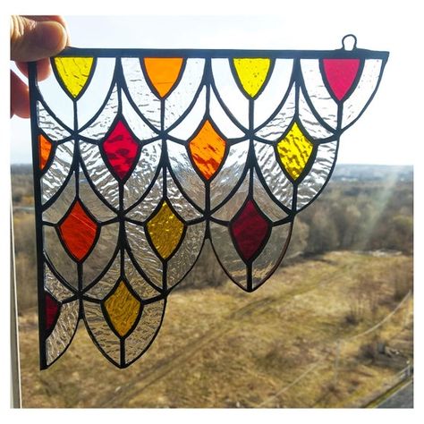 Stained Glass Corner, Diy Stained Glass Window, Stained Glass Sun, Mosaic Stained, Stained Glass Butterfly, Glass Art Projects, Stained Glass Ornaments, Glass Lamps, Stained Glass Suncatchers