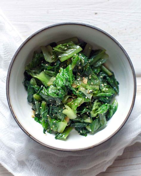 Stir fried lettuce. Not what you were expecting to do with that head of romaine languishing in the fridge? Perhaps you ought to think again. #lettuce #sides #romaine Fried Lettuce, Stir Fry Lettuce, Romaine Lettuce Recipe, Lettuce Recipe, Lettuce Recipes, Chinese Vegetables, Farmers Market Recipes, Fried Vegetables, Veggie Side Dishes