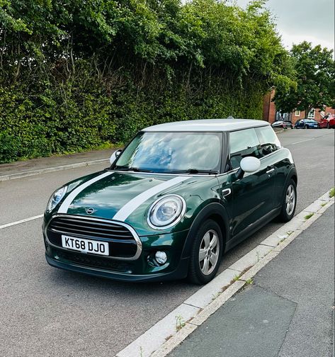 Mini Cooper Racing Green Green Mini Cooper Convertible, Green Mini Cooper Aesthetic, Mini Cooper Colors, Starter Cars, Mini Cooper Green, Mini Cooper Aesthetic, Mini Cooper Racing, Green Mini Cooper, New Mini Cooper