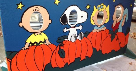 Celebrate this Halloween with a Peanuts themed cutout board! See how you can make Charlie Brown, Snoopy, Sally and Linus be a part of your harvest festival, too! Peanuts Halloween Decor, Charlie Brown Pumpkin, Great Pumpkin Charlie Brown, Charlie Brown Halloween, Peanuts Halloween, Charlie Brown Snoopy, Peanuts Comic Strip, Festival Ideas, Snoopy Halloween