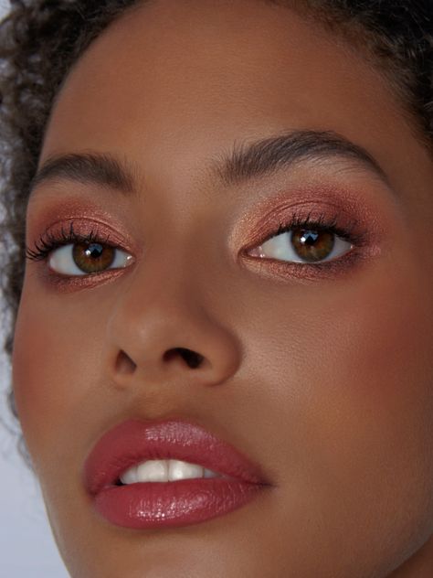 Soft Core Makeup, Make Up For Rounded Eyes, Cottage Core Makeup Looks, Make Up For Round Eyes, Pink Soft Glam Makeup Black Women, Soft Cottagecore Makeup, Makeup Round Eyes, Eye Makeup For Round Eyes, Summer Bridesmaid Makeup