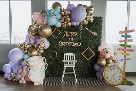 Onederland Birthday Party Girl, Winter Baby Birthday Party, Alice In Onederland First Birthday, Alice In Onederland Birthday, Wonderland Party Decorations, Onederland Party, Alice In Wonderland Tea Party Birthday, Onederland Birthday Party, Event Stylist