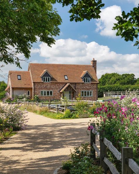 Cottages Uk, Cottage House Exterior, Big Cottages, Border Oak, Cottage Extension, Oak Frame House, Oak Framed Buildings, Cottage Exterior, Countryside House