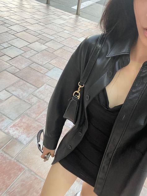 black dress outfit | aesthetic outfit | trendy outfit inspo | shoulder bag outfit inspo | cute oufits Black Shoulder Bag Outfit Aesthetic, Outfits With Black Purse, Shoulder Bag Aesthetic Outfit, Lbd Aesthetic, Black Shoulder Bag Outfit, Black Handbag Outfit, Lbd Outfit, Black Bag Outfit, Shoulder Bags Outfit