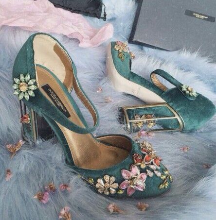 yes to spring Dr Shoes, Jeweled Shoes, Crazy Shoes, Thick Heels, Pretty Shoes, Dream Shoes, Shoe Obsession, Mode Vintage, Shoe Lover