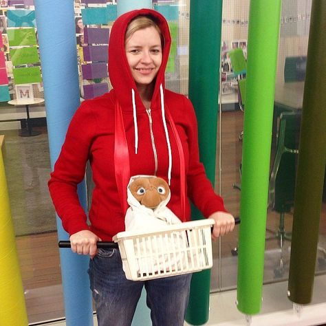 E.t. Costume Diy, E.t Costume, Best Costumes 2024, Movie Costumes Diy, 21 Jump Street Costume, Movie Star Dress Up Day At School, Et Costume Diy, Halloween Costume Pop Culture, Easy Diy Movie Character Costumes