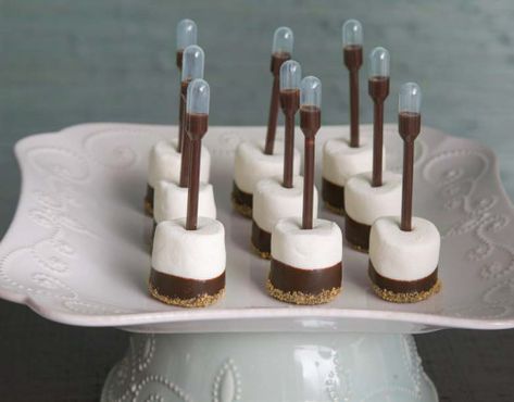 — S’MORE PIPETTES By Entertaining Expert Andrea... Smores Bites, Large Marshmallows, Christmas Party Menu, Mini Dessert Cups, Smores Cupcakes, Alcoholic Desserts, Elegant Food, Dessert Bites, Filled Cupcakes