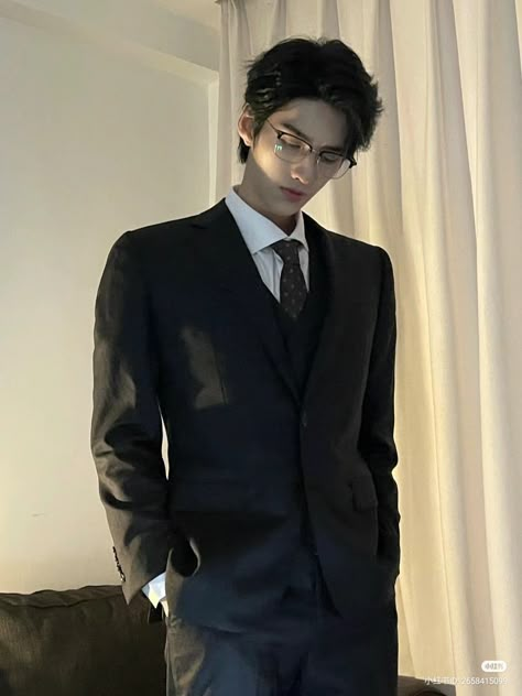 Outfit Mafia Boy, Korean Ceo Man, Qihe Mafia Boy, Rich Asian Man Aesthetic, Handsome Man Aesthetic, Douyin Guy Outfit, Handsome Korean Men, Hot Korean Men In Suits, Diamond Gang