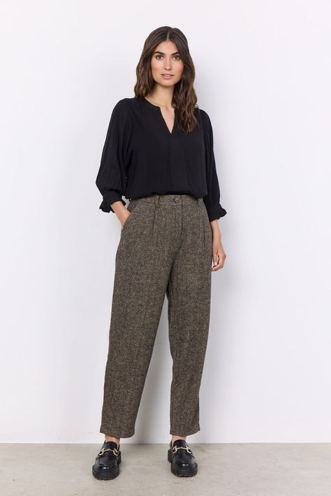 Tweed Trousers, Trouser Outfit, Womens Tweed, Classic Trousers, Feminine Blouses, Artist Outfit, Tapered Trousers, Elegant Blouses, Wool Trousers