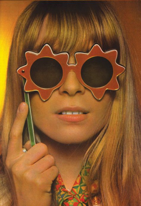 French Pop Music, Vintage Sunnies, French Pop, Good Day Sunshine, Vintage Eyewear, Girls With Glasses, Vintage Portraits, Vintage Glasses, 60s Fashion