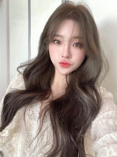 Matte brown hair color Korean Hair Color Women, 2023 Korean Hair, Hair Color Inspiration For Asian, Matte Brown Hair, Korean Hair Color Ideas, Korea Hair Color, Korean Hair Dye, Korean Haircuts, Colorful Highlights In Brown Hair