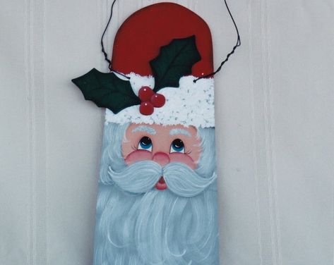 Painted Fan Blades, Ceiling Fan Crafts, Fan Blade Art, Painted Fan, Tole Painting Patterns, Ceiling Fan Blades, Handmade Christmas Crafts, Christmas Signs Wood, Jolly Santa