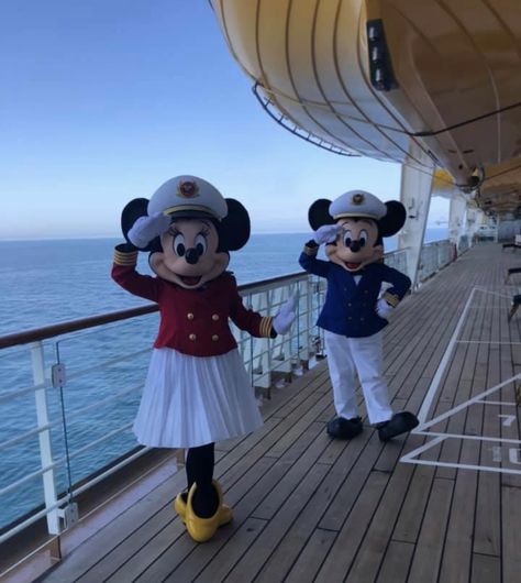 Disney Cruise Photo Ideas, Disney Cruise Pictures, Cruise Pictures, Disney World Characters, Happiest Place On Earth, Disney Cruise Line, School Graduation, Disney Cruise, Disney Pictures