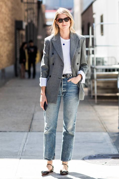 Dresses just aren't your thing? Here are 31 cute tomboy outfits to wear now. Cute Tomboy Outfits, Outfits Blazer, Western Blazer, Outfits With Air Force Ones, Outfits With Jordan 1s Fashion Styles, Blazer Street Style, Style Désinvolte Chic, Looks Jeans, Check Blazer