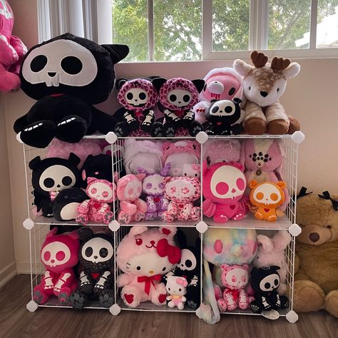 Skelanimals Plushies, Skelanimals Aesthetic, Scene Plushies, Skelanimals Pfp, Emo Plushies, Kawaii Scenecore, Skelanimals Plush, Goth Plushies, Kawaii Goth Aesthetic