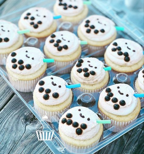 Boba Cupcake Design, Bubble Tea Cupcakes, Boba Tea Cake Ideas, Boba Tea Cupcakes, Boba Party Favors, Boba Tea Bar Party, Boba Party Ideas, Boba Cupcake, Boba Cake Birthday