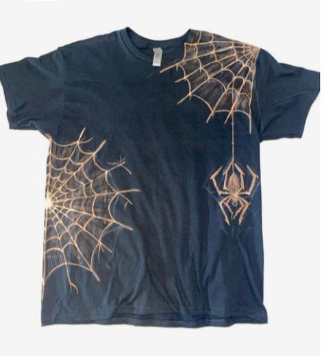 Bleach Art Designs Clothes, Blech Clothes Diy, Spiderweb Bleach Shirt, Grunge Tshirt Diy, Diy Tshirts Ideas Graphic Tees, Spiderman Bleached Shirt, Bleached Top Designs, Spider Bleach Shirt, Painting On Shirts Aesthetic