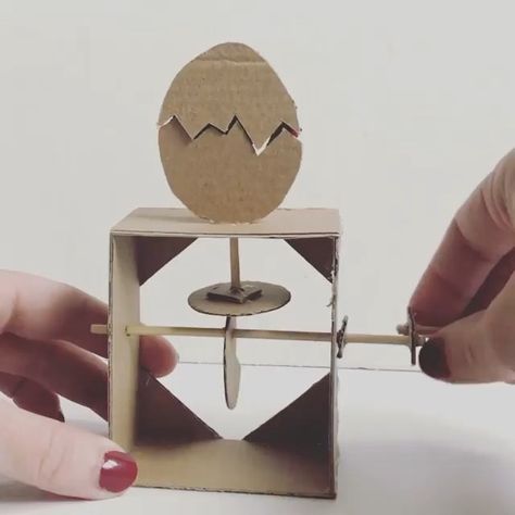 Timberkits on Instagram: “Cardboard automata, amazing! 🎥: @artcontraption” Simple Automata Diy, Automata Diy How To Make, Cardboard Builds, Automata Ideas, Cardboard Automata, Auto Videos, Family Craft Night, Kinetic Toys, Rube Goldberg Machine