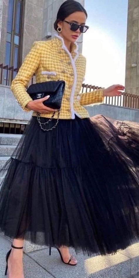 Black Tulle Skirt, Tulle Skirts Outfit, Skirt Inspiration, Tulle Skirt Black, Paris Chic, Elegante Casual, Black Tulle, Mode Vintage, Look Chic