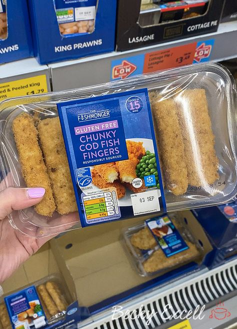 40 'Accidentally' Gluten-free Products in Aldi (+ Specialbuys) Gluten Free Aldi, Aldi Gluten Free, Hummus Chips, Pea Snacks, Veggie Straws, Celiac Recipes, Gluten Free Buns, Bakewell Tart, Fish Finger