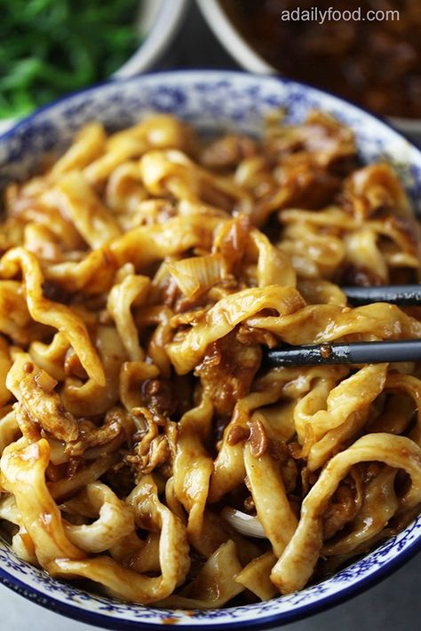 Noodles With Sauce, Beijing Noodles, Egg Sauce, Soybean Paste, Pork Sauce, Chinese Egg, Dessert Items, Chinese Noodles, Stir Fry Noodles