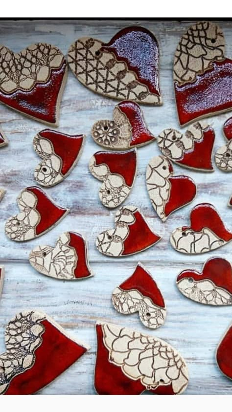 Valentine Ceramics Ideas, Christmas Decorations Diy Crafts, Clay Christmas Decorations, Pottery Form, Handmade Christmas Crafts, Christmas Clay, Polymer Clay Christmas, Clay Crafts Air Dry, Garden Pottery