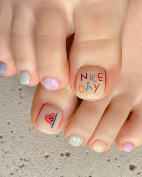 Nails Foot Design, Foot Nails Color, Foot Nails Design, Pedicure Summer, Foot Nail Art, Tiny Nails, Feet Nail Design, Summer Pedicure, Toes Nails