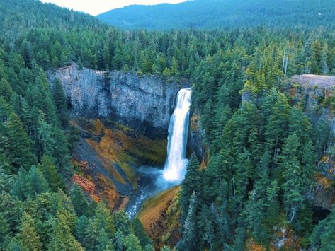 It’s the third highest single drop fall in Oregon. Visit Oregon, Oregon Waterfalls, Oregon Road Trip, Single Travel, Multnomah Falls, Waterfall Hikes, Cascade Mountains, Canoeing, Tourist Spots