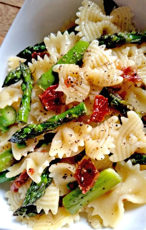 Pasta Salad With Asparagus, Lemon Butter Pasta, Salad With Asparagus, Pasta Food Recipes, Asparagus Recipes, Butter Pasta, Asparagus Pasta, Salads Pasta, Cold Pasta