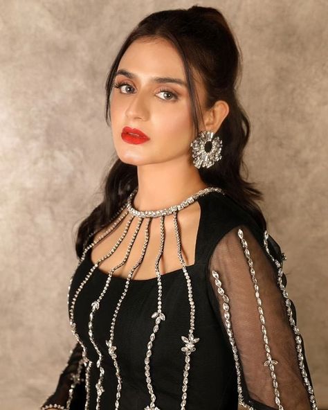 𝐐𝐮𝐧𝐨𝐨𝐭 𝐀𝐥𝐢 Net Kurti Neck Designs, Hira Mani Dresses, Casual Bridal Dress, Hira Mani, Anarkali Dress Pattern, Pakistani Fancy Dresses, Pakistani Dresses Casual, Beautiful Pakistani Dresses, Fancy Dresses Long