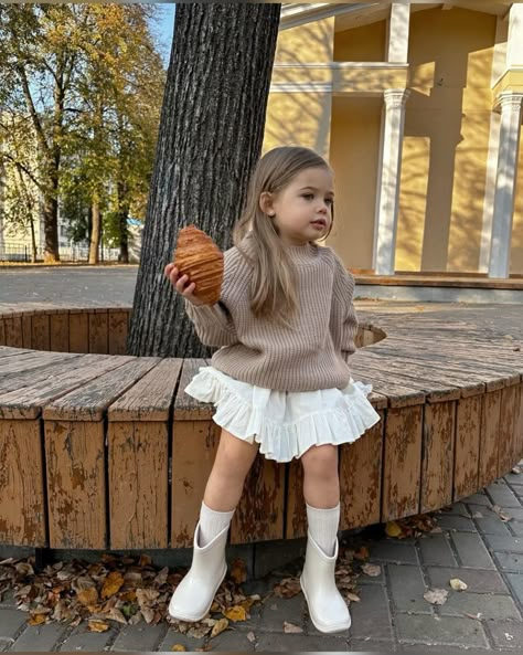 mia_baby_model Kids Fall Outfits Daughters, Toddler Fashion Aesthetic, Cute Girls Outfits Kids, Toddler Old Money Outfits, Toddler Girl Outfits Aesthetic, Outfits For Toddler Girls Ideas, Cute Toddlers Girl, Preppy Toddler Girl Outfits, Little Girly Girl Aesthetic