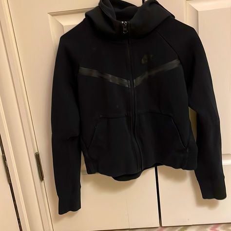 Nike Tech Black Cropped Hoodie Nike Tech Black, Cropped Nike, Nike Tech, Black Crop, Cropped Hoodie, Nike Tops, Nike, Outfit Inspo, Plus Fashion