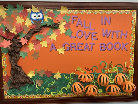 Autumn Display Boards, Ela Bulletin Boards, School Library Bulletin Boards, October Bulletin Boards, School Library Decor, Thanksgiving Bulletin Boards, Art Bulletin Boards, Kindergarten Decorations, Storytime Crafts