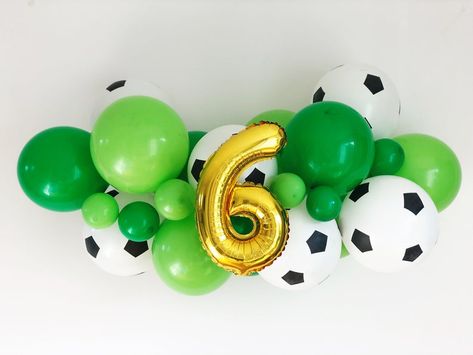 Football Balloon Garland, Football Themed Party, Football Balloons, Football Party Decorations, Leaf Confetti, Soccer Birthday Parties, Football Theme Party, Happy Birthday Bunting, Football Birthday Party