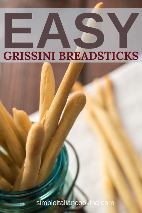 Crispy Breadsticks, Crunchy Breadsticks, Grissini Recipe, Italian Holiday Recipes, Italian Breadsticks Recipe, Breadstick Recipe, Italian Breadsticks, Breadsticks Easy, Italian Cooking Recipes