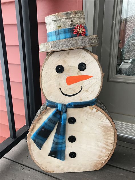 Wood Log Crafts, Handmade Wood Crafts, Wood Yard Art, Wooden Christmas Crafts, Wood Snowman, Wooden Snowman, Handmade Christmas Crafts, Christmas Yard Decorations, Christmas Decorations Diy Outdoor